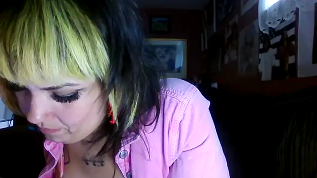 Snapshot of thickasstley chatting on May 6, 8:03 pm thickasstley online show from May 6, 8:03 pm