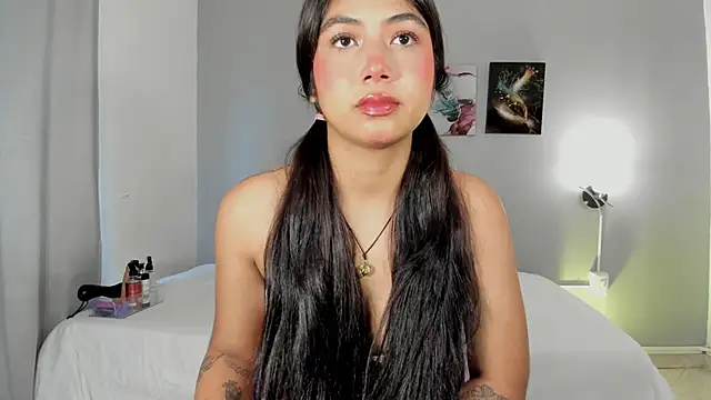 KimTayloor1 online show from November 24, 7:35 pm