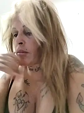 canariamorbosa online show from November 5, 8:42 pm