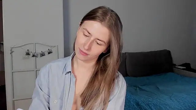 Snapshot of VesperaCeleste chatting on January 10, 8:27 am VesperaCeleste online show from January 10, 8:27 am