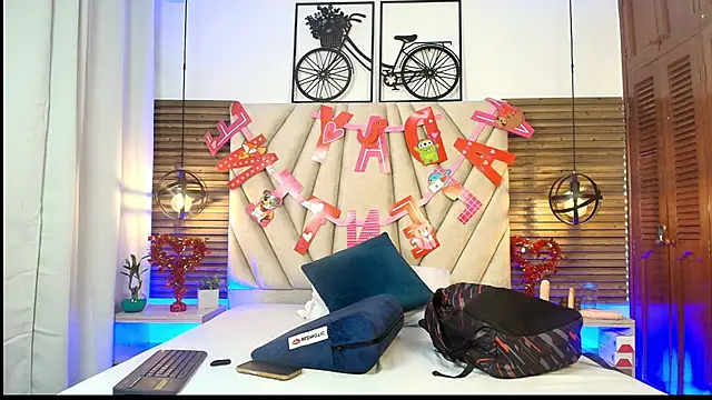 elizawiliamst online show from September 15, 12:05 pm