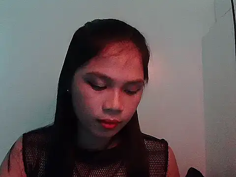 Snapshot of Zachariah_05 chatting on May 18, 6:19 am Zachariah 05 online show from May 18, 6:19 am