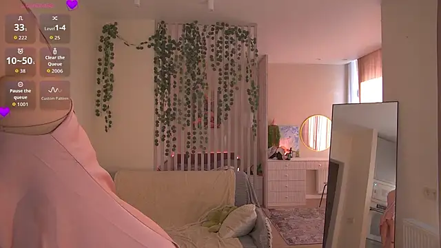 Snapshot of sofiapurex chatting on May 5, 1:02 am sofiapurex online show from May 5, 1:02 am