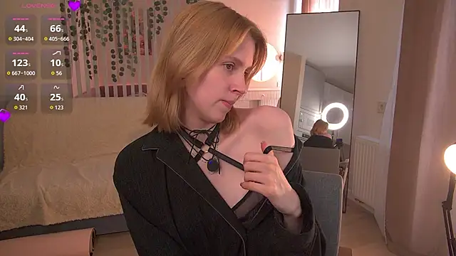 Snapshot of sofiapurex chatting on May 9, 1:44 am sofiapurex online show from May 9, 1:44 am