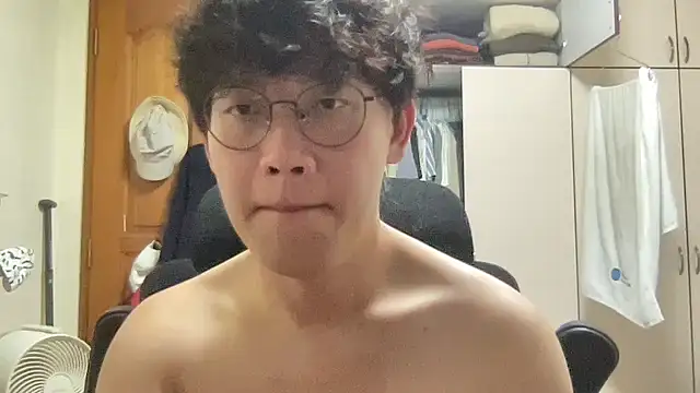 Snapshot of Passionatetwink2 chatting on March 6, 10:34 am Passionatetwink2 online show from March 6, 10:34 am