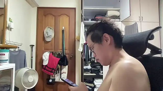 Snapshot of Passionatetwink2 chatting on March 11, 12:11 pm Passionatetwink2 online show from March 11, 12:11 pm