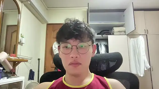 Snapshot of Passionatetwink2 chatting on May 9, 3:17 pm Passionatetwink2 online show from May 9, 3:17 pm
