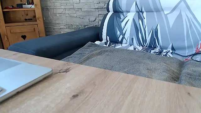 htreshot73 online show from March 18, 1:58 pm