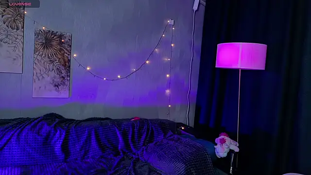 KikiMoor online show from November 28, 10:51 am