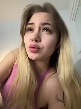 LunaMillie online show from November 29, 12:41 pm