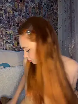 LunaMillie online show from April 6, 1:56 pm