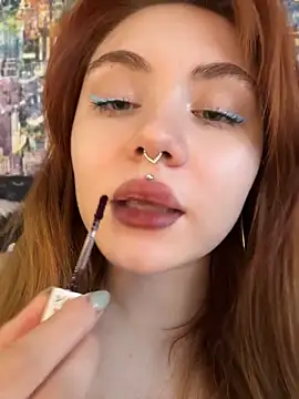 LunaMillie online show from April 12, 2:00 pm