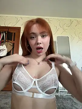 Snapshot of LunaMillie chatting on May 11, 10:21 am LunaMillie online show from May 11, 10:21 am