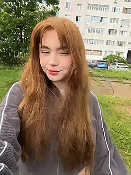 Snapshot of LunaMillie chatting on June 1, 10:28 am LunaMillie online show from June 1, 10:28 am