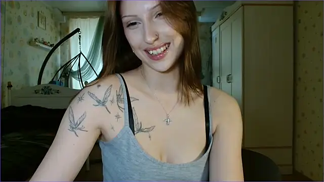 RuxaShade online show from March 26, 1:06 pm