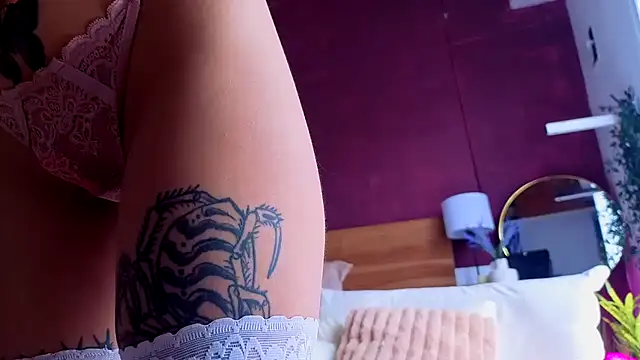 Snapshot of Jess_tattoo11 chatting on July 28, 4:39 pm Jess tattoo11 online show from July 28, 4:39 pm