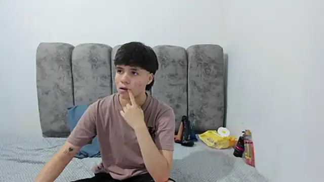 Snapshot of Bruno_Cruzz chatting on March 29, 2:44 am Bruno Cruzz online show from March 29, 2:44 am