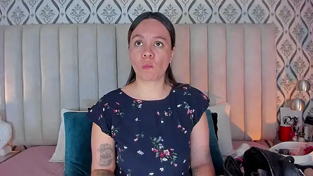 Sky Junne online show from March 28, 5:45 pm