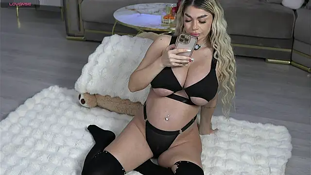 Snapshot of Ellyxxxelly chatting on October 13, 4:51 pm Ellyxxxelly online show from October 13, 4:51 pm