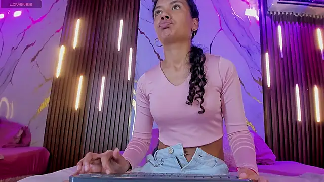 Snapshot of VictoriaDuart chatting on September 17, 7:48 pm VictoriaDuart online show from September 17, 7:48 pm