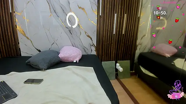 Snapshot of VictoriaDuart chatting on November 2, 8:22 pm VictoriaDuart online show from November 2, 8:22 pm