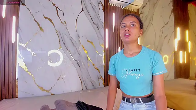 Snapshot of VictoriaDuart chatting on November 8, 8:07 pm VictoriaDuart online show from November 8, 8:07 pm