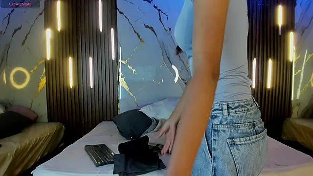 Snapshot of VictoriaDuart chatting on November 9, 8:29 pm VictoriaDuart online show from November 9, 8:29 pm