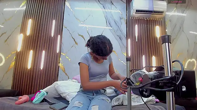 Snapshot of VictoriaDuart chatting on December 14, 8:35 pm VictoriaDuart online show from December 14, 8:35 pm