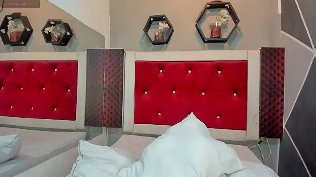 Snapshot of VictoriaDuart chatting on January 9, 7:59 pm VictoriaDuart online show from January 9, 7:59 pm