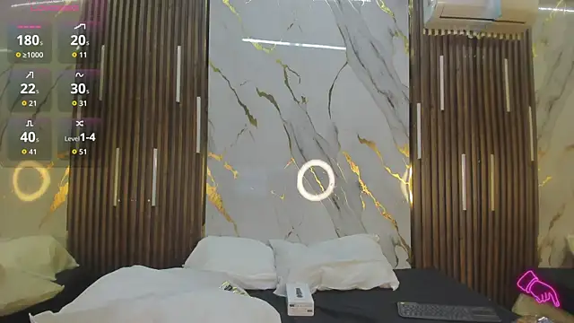 VictoriaDuart online show from April 4, 8:06 pm