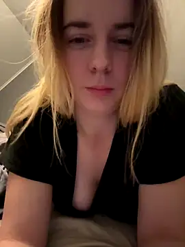 Snapshot of ellieen chatting on October 20, 9:59 pm ellieen online show from October 20, 9:59 pm