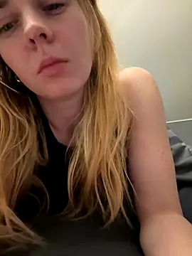 Snapshot of ellieen chatting on November 3, 10:21 pm ellieen online show from November 3, 10:21 pm