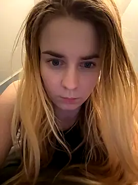 Snapshot of ellieen chatting on November 6, 9:59 pm ellieen online show from November 6, 9:59 pm