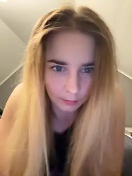 Snapshot of ellieen chatting on November 9, 9:57 pm ellieen online show from November 9, 9:57 pm