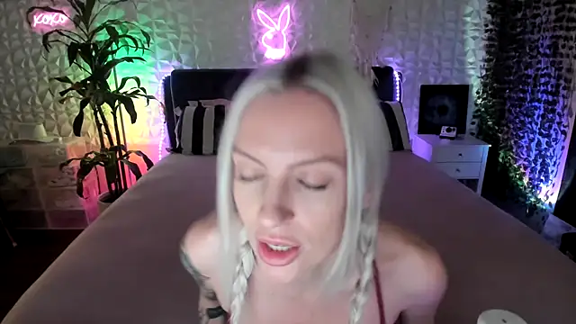 Snapshot of xbbybelle chatting on May 18, 2:07 am xbbybelle online show from May 18, 2:07 am