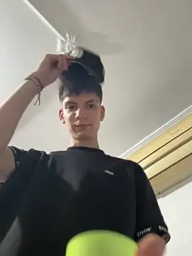 Snapshot of Luck__090 chatting on September 26, 5:11 am Luck  090 online show from September 26, 5:11 am