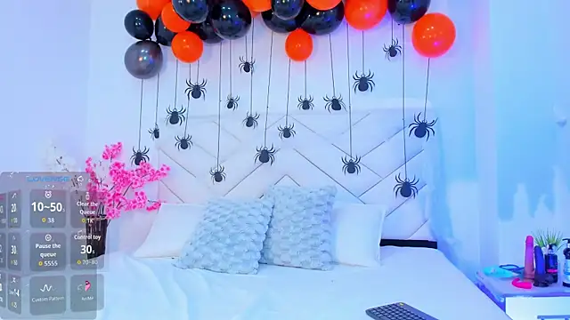 Snapshot of chloemonroe_ chatting on October 21, 12:44 am chloemonroe  online show from October 21, 12:44 am