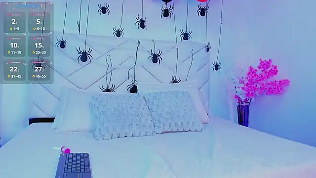 Snapshot of chloemonroe_ chatting on October 27, 12:04 am chloemonroe  online show from October 27, 12:04 am