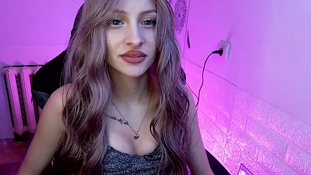 Snapshot of girlfriend_night17 chatting on February 24, 1:58 am girlfriend night17 online show from February 24, 1:58 am