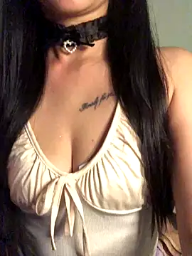 Snapshot of aliceeBae chatting on October 16, 5:47 pm aliceeBae online show from October 16, 5:47 pm