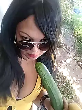 Snapshot of hemilynthomas2467 chatting on May 4, 11:28 am hemilynthomas2467 online show from May 4, 11:28 am