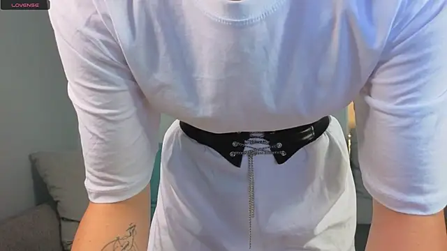 JuliannaWenger online show from October 25, 4:24 pm