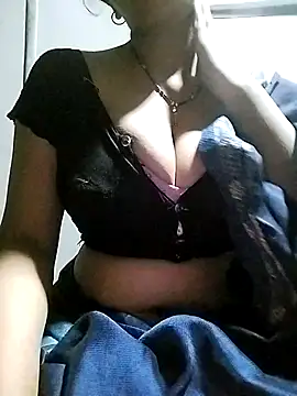 Hottestgirll online show from October 27, 7:18 pm