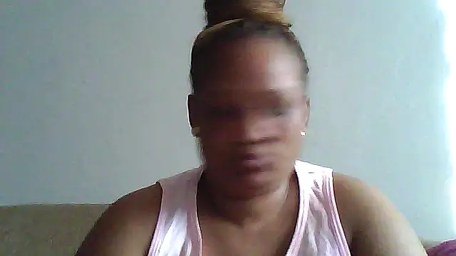 Snapshot of Yellobonepussy chatting on September 13, 12:16 pm Yellobonepussy online show from September 13, 12:16 pm