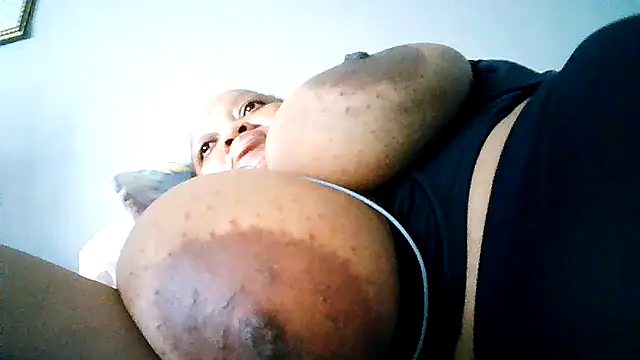 Snapshot of Yellobonepussy chatting on October 15, 2:28 pm Yellobonepussy online show from October 15, 2:28 pm