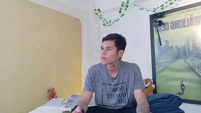 Snapshot of rosse_dredd chatting on April 21, 8:23 pm rosse dredd online show from April 21, 8:23 pm