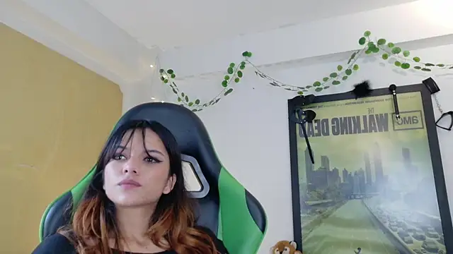 Snapshot of rosse_dredd chatting on May 20, 2:56 pm rosse dredd online show from May 20, 2:56 pm