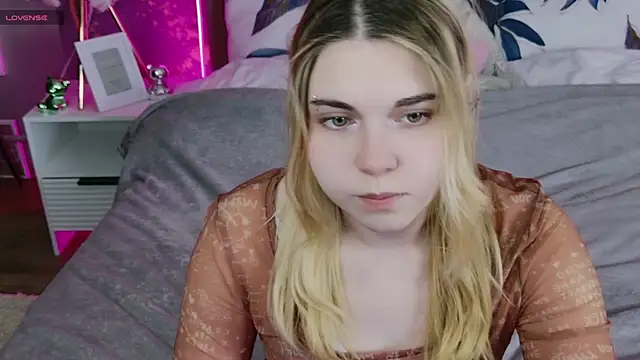 Evie Vall online show from December 5, 5:09 pm