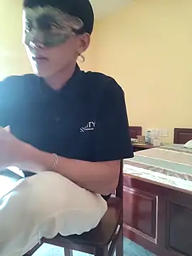 Snapshot of thienlong05 chatting on September 14, 2:11 am thienlong05 online show from September 14, 2:11 am