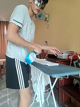 Snapshot of thienlong05 chatting on October 12, 2:21 am thienlong05 online show from October 12, 2:21 am